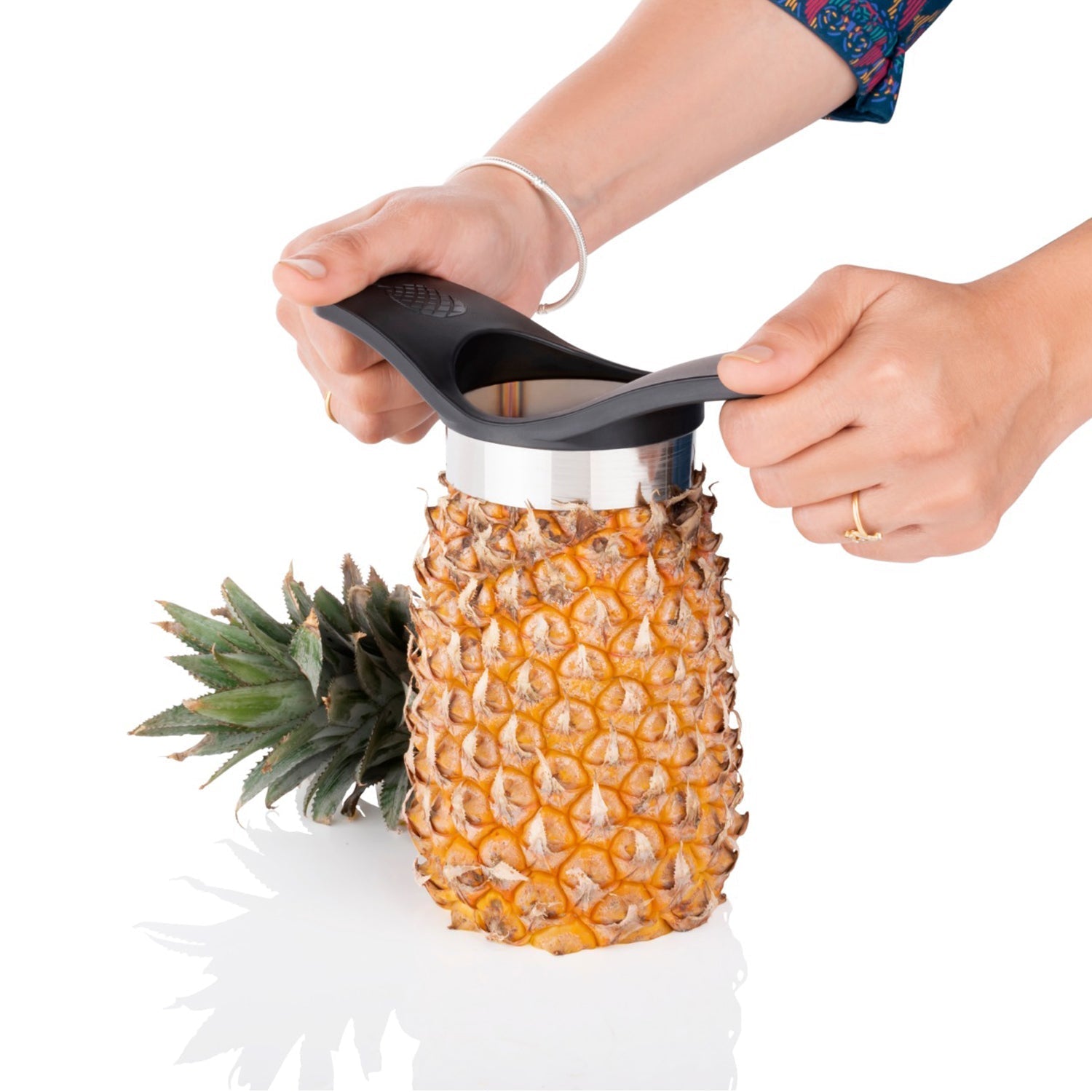 2702 Pineapple Cutter used in all kinds of household and kitchen purposes for cutting pineapples into fine slices. 2702 Pineapple Cutter used in all kinds of household and kitchen purposes for cutting pineapples into fine slices.